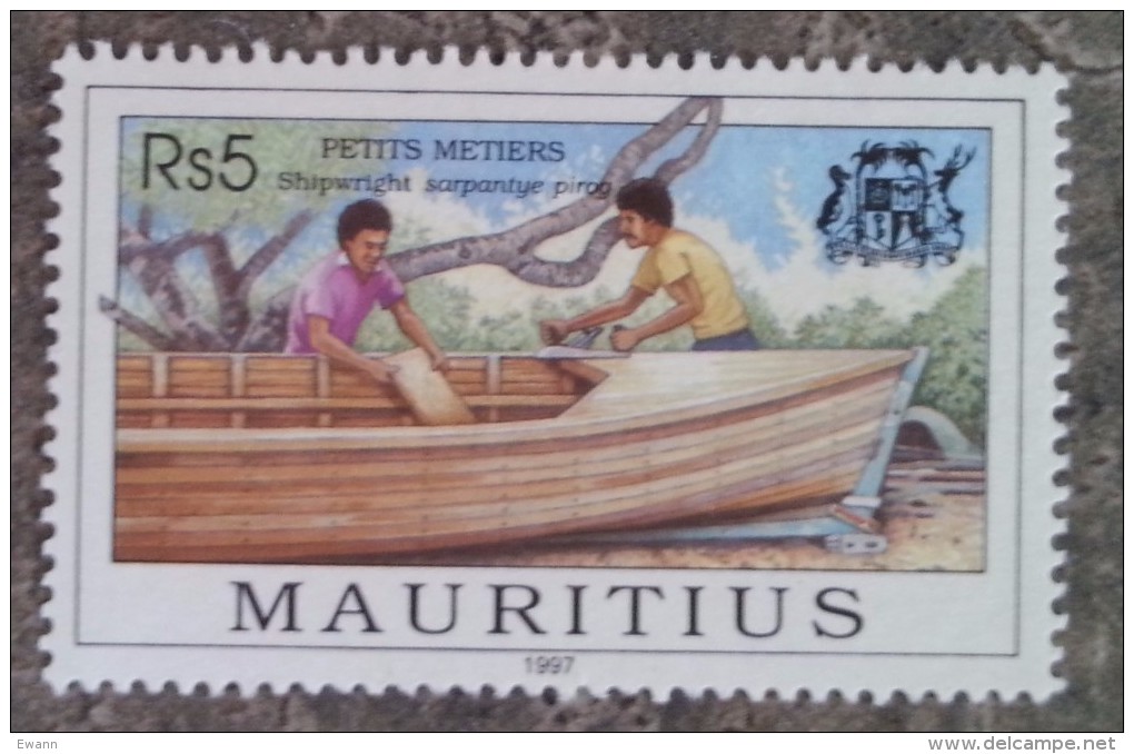 MAURICE - YT N°891 - Petits Métiers / Constructeur D'embarcations - 1997 - Neuf - Maurice (1968-...)