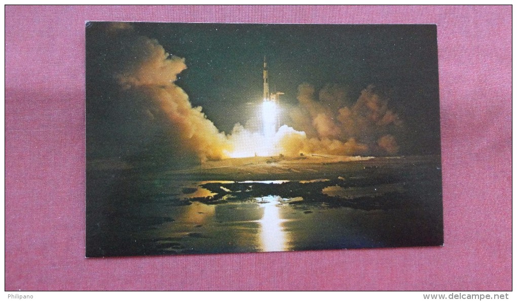 Apollo 17 Lifted Off Launch  Kennedy Space Center             --------ref 2323 - Espace