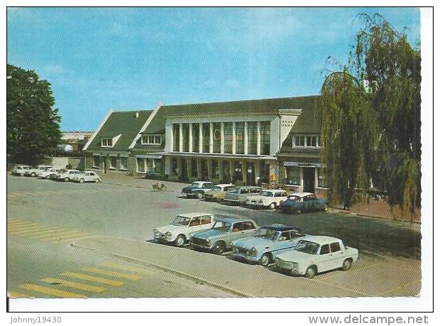 100 - SOISSONS - LA GARE ( DS CITROËN + AMIE6 + 404 PEUGEOT + R8 RENAULT ) - Soissons