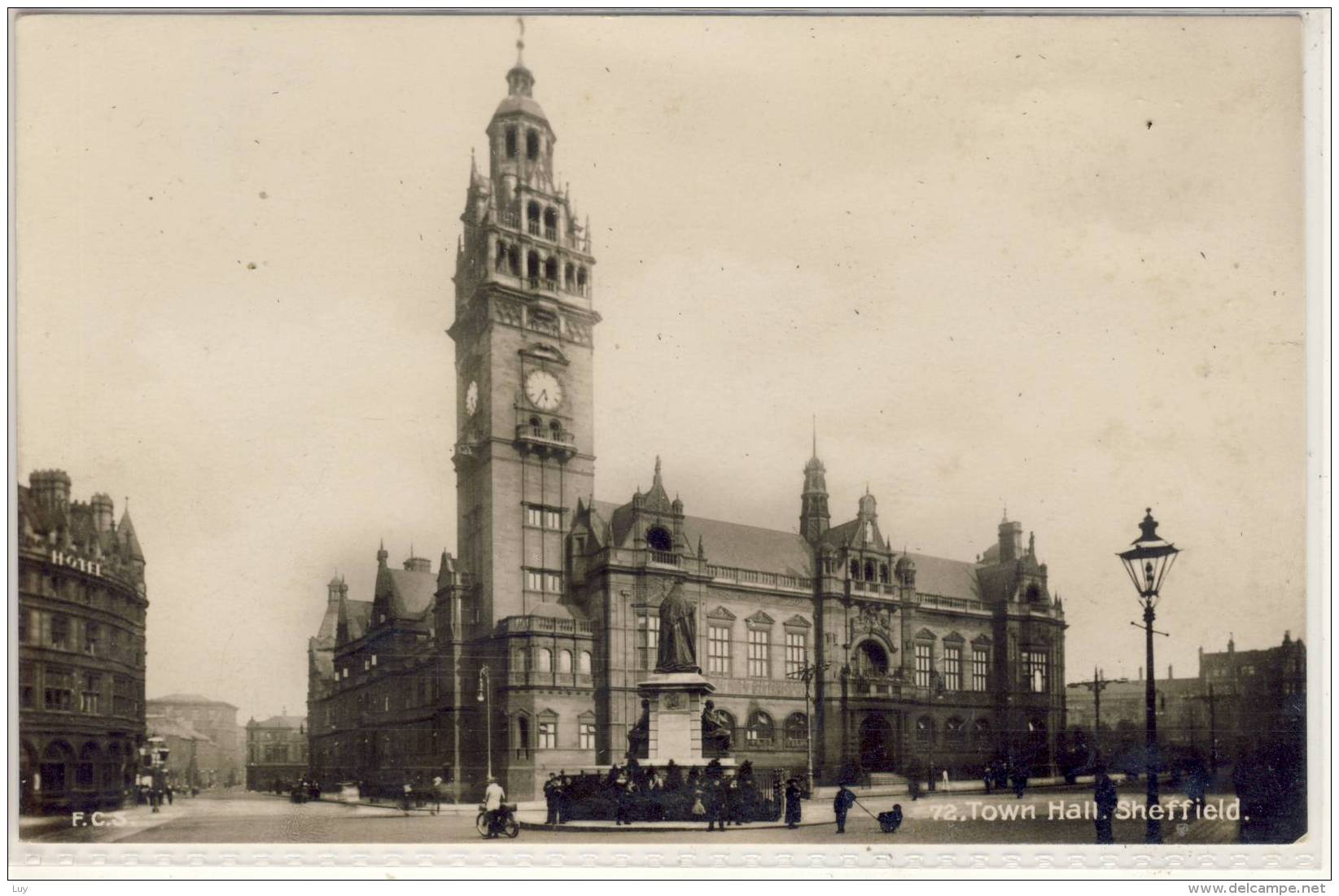 SHEFFIELD - Town Hall &amp; Hotel , Real Photo PC,  Ca. 1930 - Sheffield