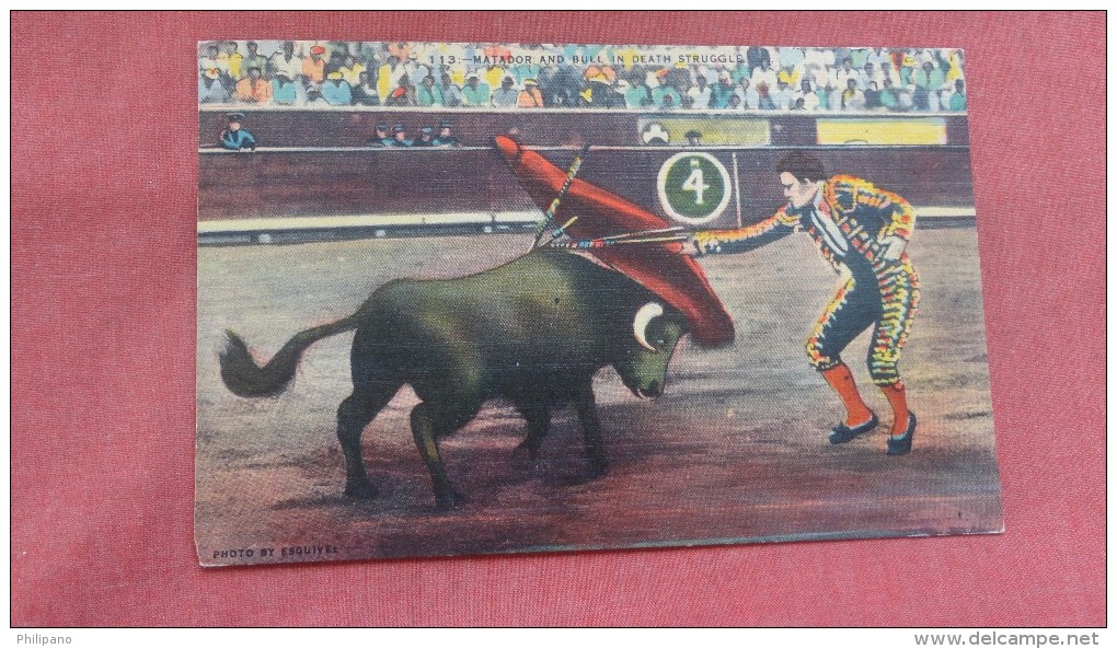 Bull Fight-- Matador & Bull In Death Struggle --  Ref 2324 - Corrida