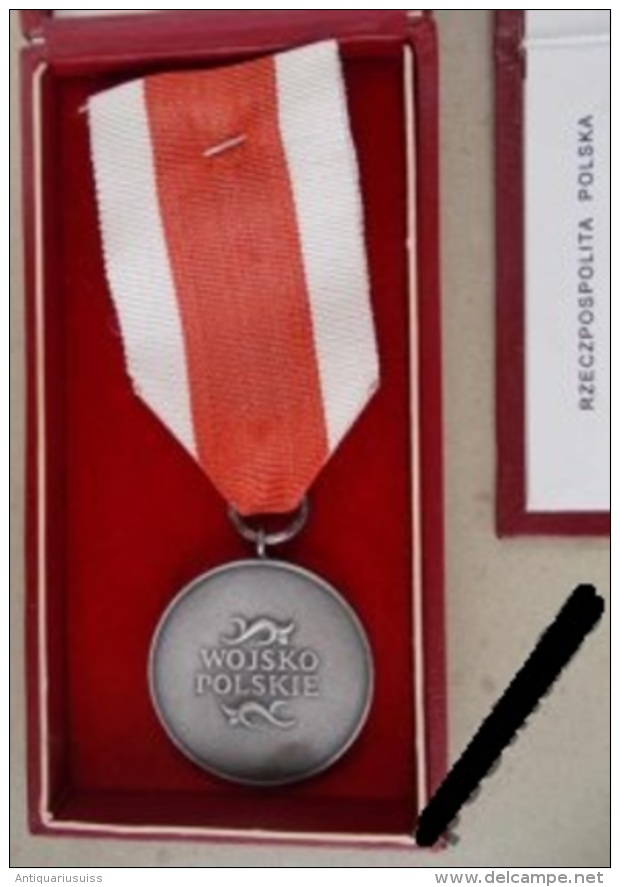 SREBRNY MEDAL ZA ZAS&#x141;UGI DLA OBRONNO&#x15A;CI KRAJU+LEG. Medal Of Merit For National Defence - Poland-Pologne - Autres & Non Classés