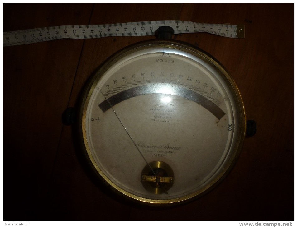 1900 Ancien Gros Appareil De Mesure D'électricité CHAUVIN & ARNOUX  ( Volts) (Apériodique) Diametre Hors-tout = 185mm - Other Apparatus