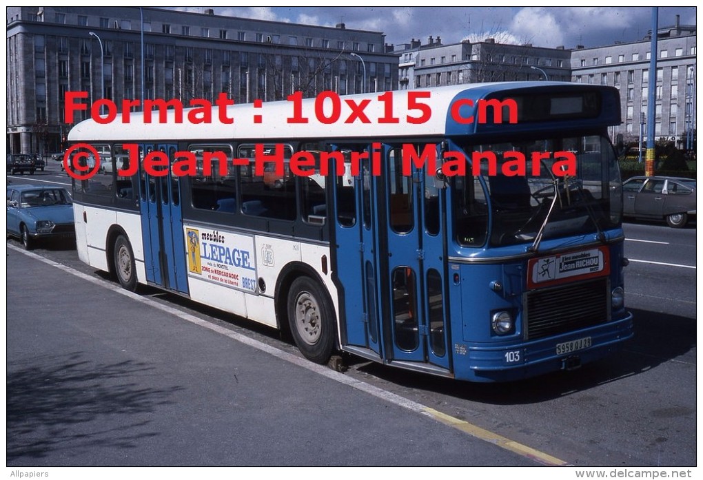 Photographie D´un Ancien Bus Saviem SC10 Avec Publicités Meubles Lepage Et Jean Richou à Brest En 1977 - Autres & Non Classés