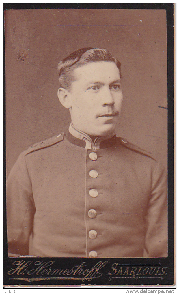 CDV Foto Deutscher Soldat  - Atelier Hermestroff - Saarlouis  - Ca. 1900 (24797) - Krieg, Militär