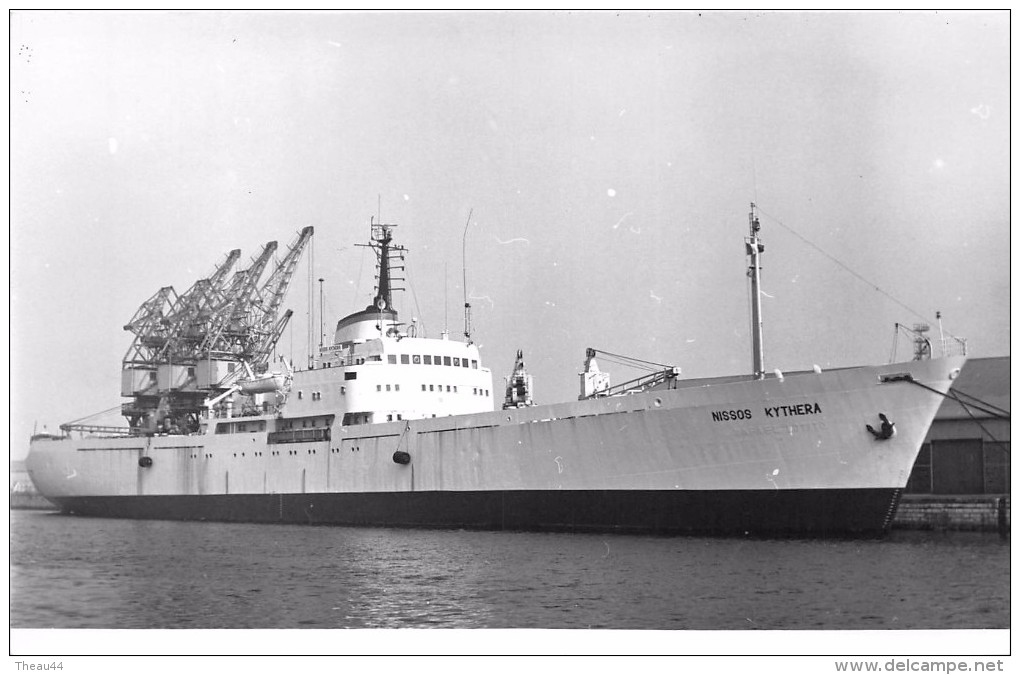 ¤¤  -  Carte-Photo Du Bateau De Commerce " NISSOS KYTHERA "   -  Cargo   -  ¤¤ - Pétroliers