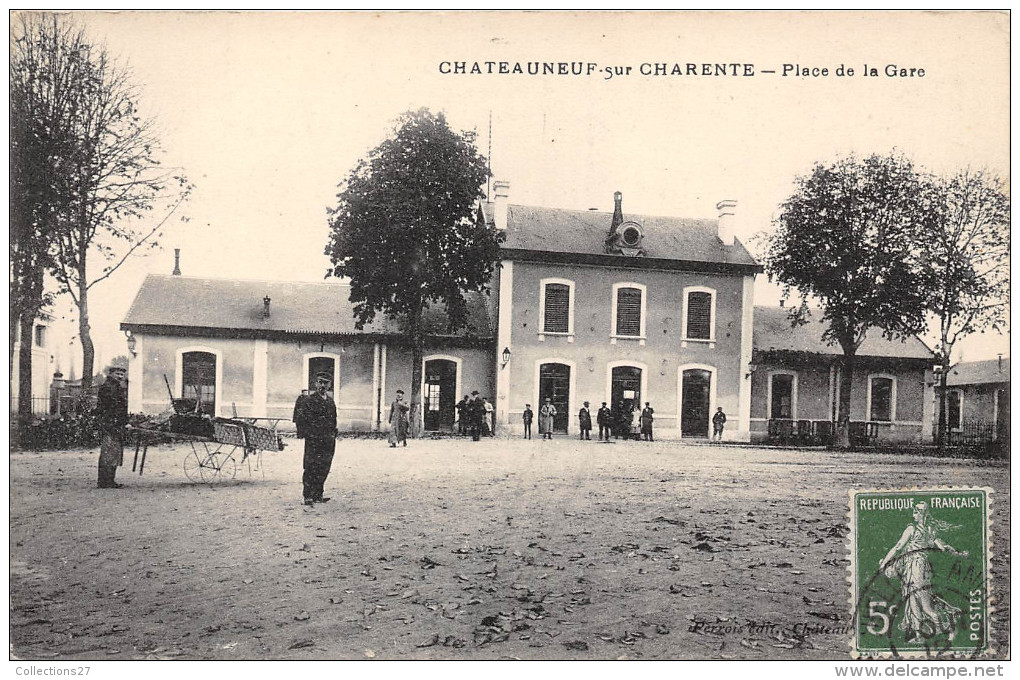 16-CHATEAUNEUF-SUR-CHARENTE- PLACE DE LA GARE - Chateauneuf Sur Charente