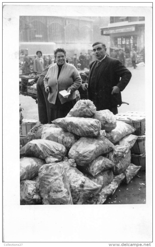 75 PARIS 01- LES HALLES- CARTES PHOTOS, MARCHANDE DE CAROTTES - Arrondissement: 01