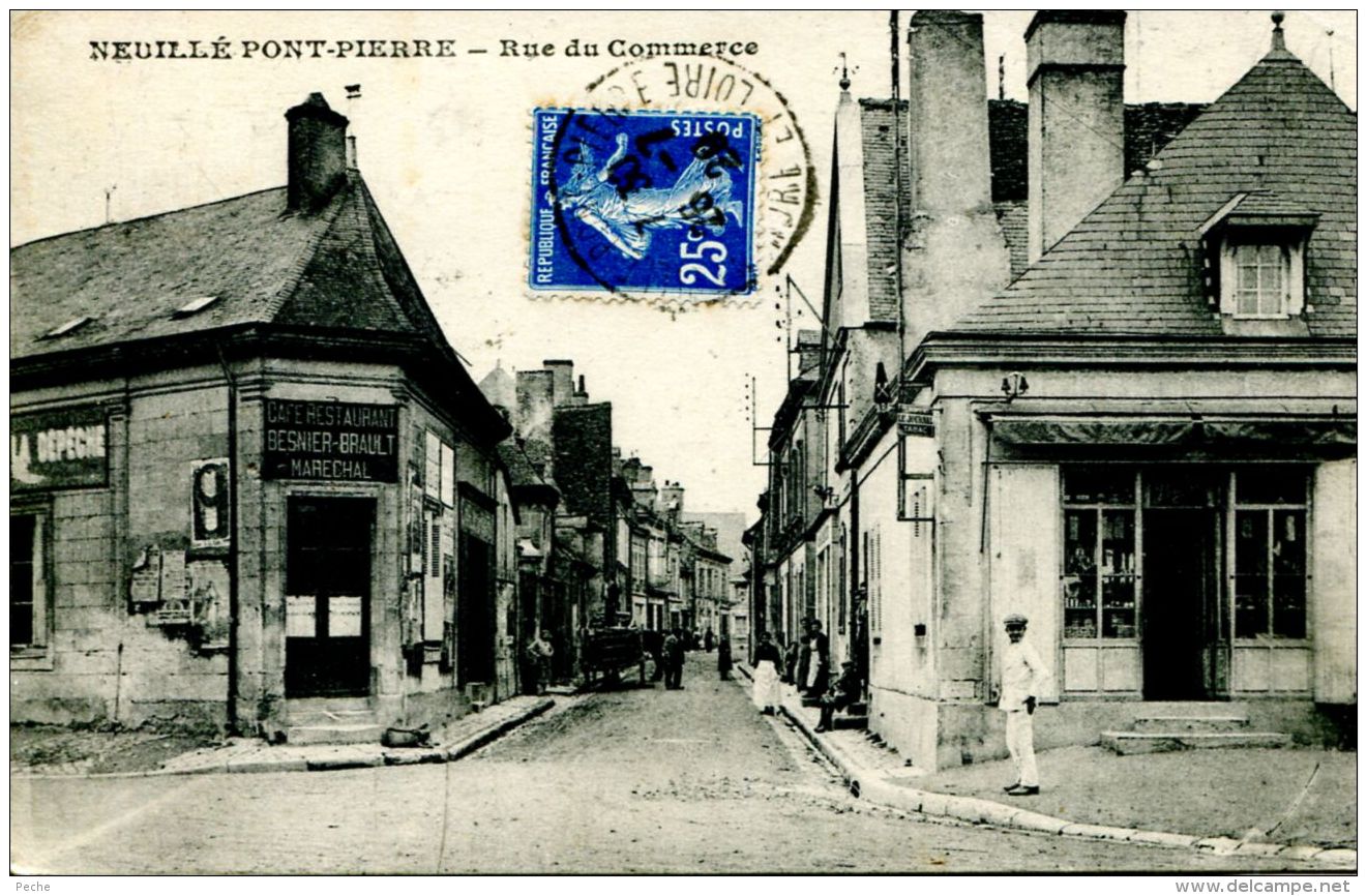 N°50352 -cpa Neuillé Pont Pierre -rue Du Commerce- - Neuillé-Pont-Pierre