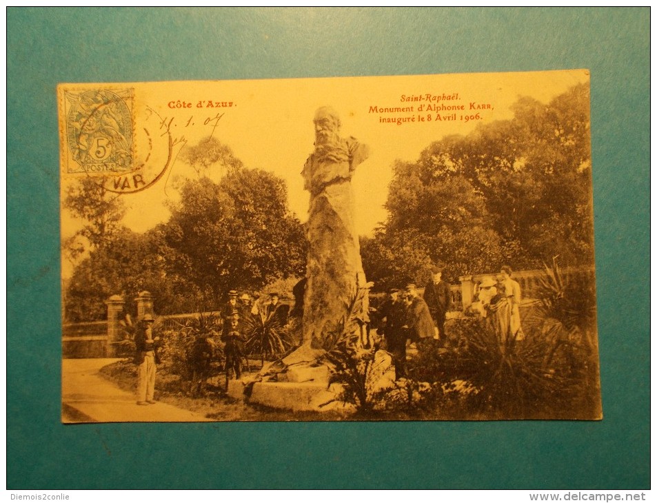 Carte Postale - St RAPHAEL (83) - Monument D'Alphonse Karr - Animation  (36/130) - Saint-Raphaël