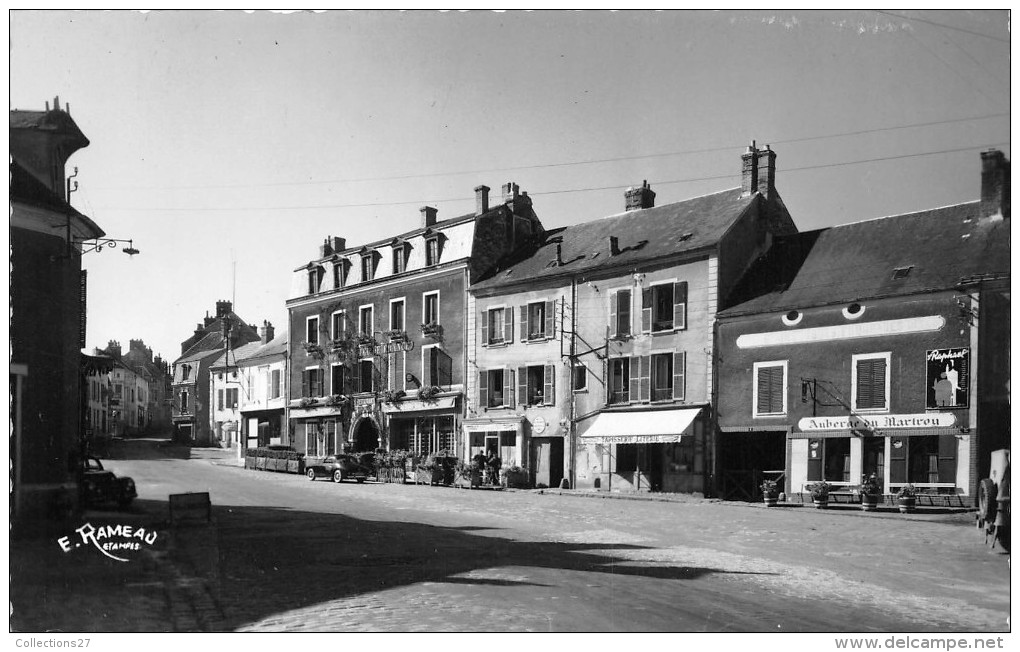 45-MALESHERBES- PLACE DU MARTROY - Malesherbes