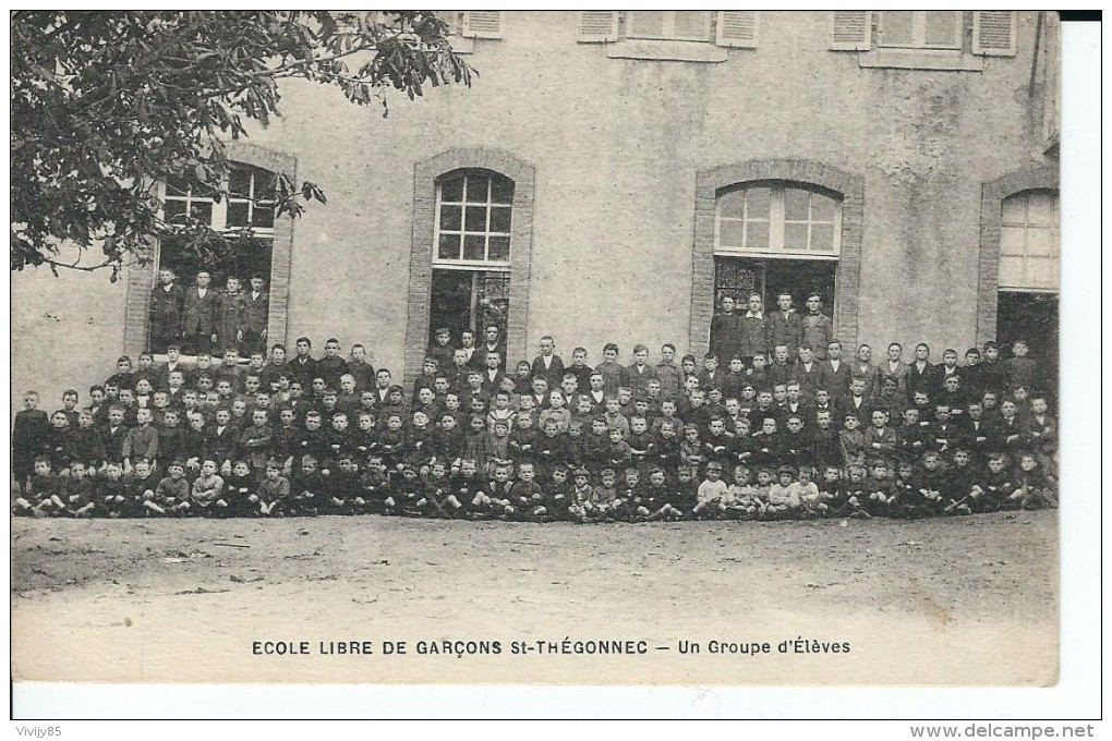 29 - St  THEGONNEC - Belle Vue Super Animée De L'Ecole Libre De Garçons  ( Groupe D'élèves ) - Saint-Thégonnec