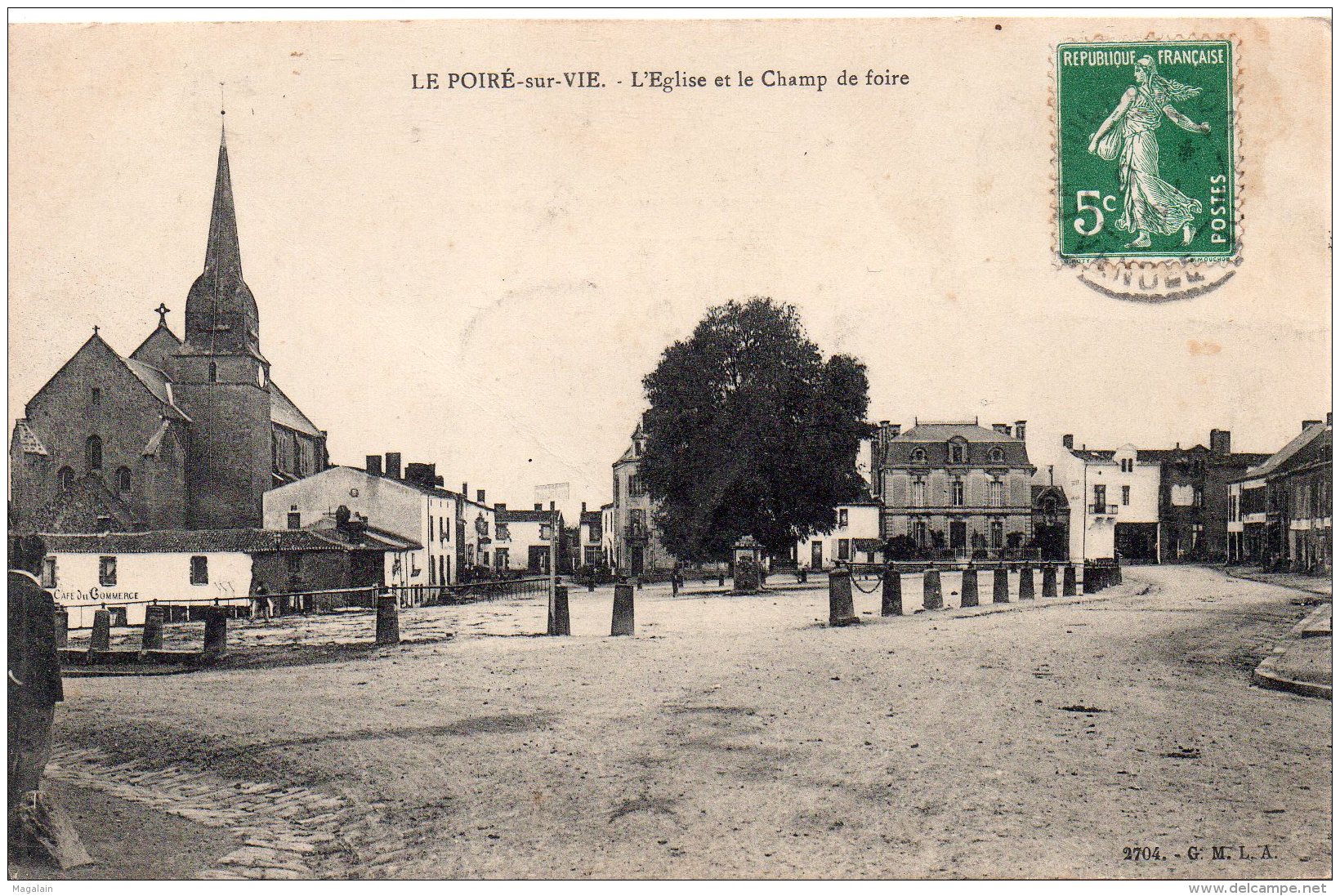 Le Poiré Sur Vie : L'église Et Le Champ De Foire - Poiré-sur-Vie