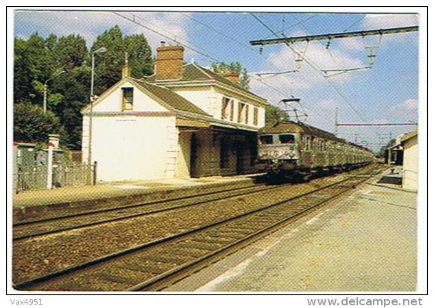 N JOUY  LIGNE DE PARIS A CHARTRES AUTOMOTRICE Z 5100 TRAVERSANT LA GARE 20 AOUT 1987 - Jouy