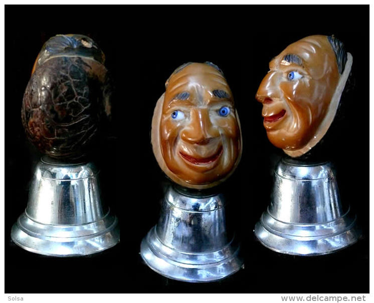 Ancienne Cloche De Table Humoristique Russe En Noix Et Sulfure  / Old Russian Table Bell Made Of Nut And Glass Eyes - Bells