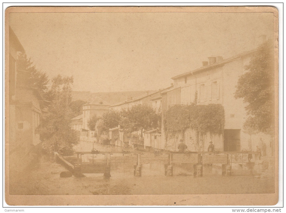 52 POISSONS - SUPERBE PHOTO ANCIENNE - Avant 1900 Le Rongeant Vue Du Grand Pont Et Les Vannes -  Haute Marne - Poissons