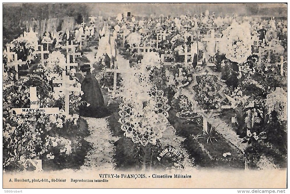 CARTE POSTALE ORIGINALE ANCIENNE : VITRY LE FRANCOIS ; CIMETIERE MILITAIRE ; ANIMEE ; MARNE (51) - Cimiteri Militari