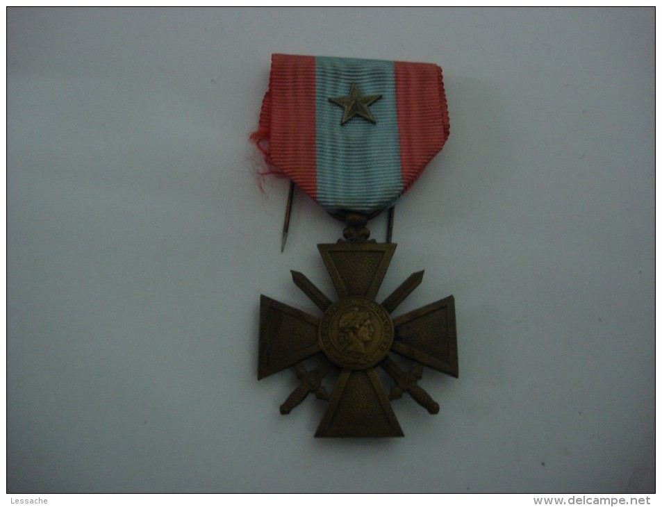 Médaille Croix De Guerre T.O.E Avec étoile D'argent - Autres & Non Classés