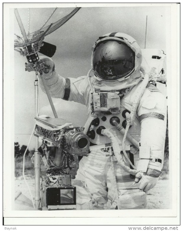 DAVID SCOTT  --   ASTRONAUT, SPACE FLIGHT TO MOON, APOLLO 15  --    PHOTO   25,2 Cm X 20,3 Cm - Aviation