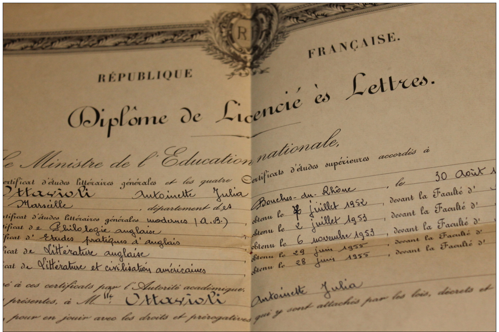 Diplome De Licencié Es Lettres  - 1956 - Académie D'Aix En Provence - Diplômes & Bulletins Scolaires