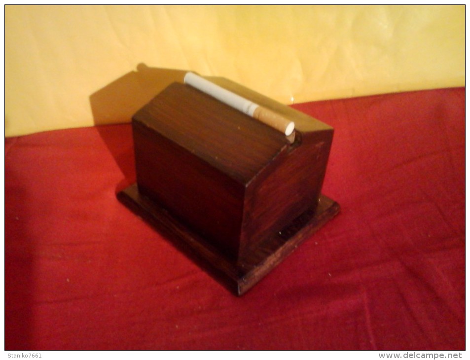 § VINTAGE § ANCIEN DISTRIBUTEUR A CIGARETTES EN BOIS  VERNIS COMME NEUF - Boxes