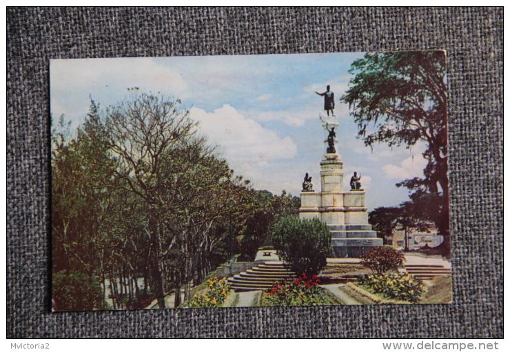 CARACAS - Estatua De Cristobal Colon En El Parque Los Caobos. - Venezuela