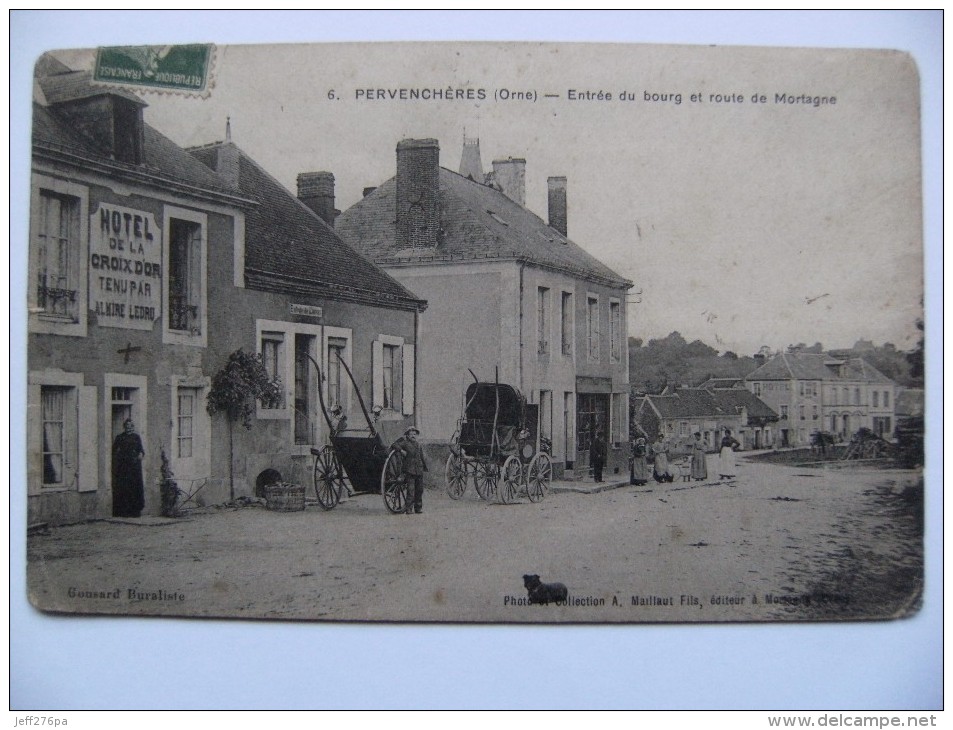 CPA 61 Pervenchères - La Route De Mortagne - Vue De L'entrée Du Bourg Et Animation  A Voir ! - Pervencheres