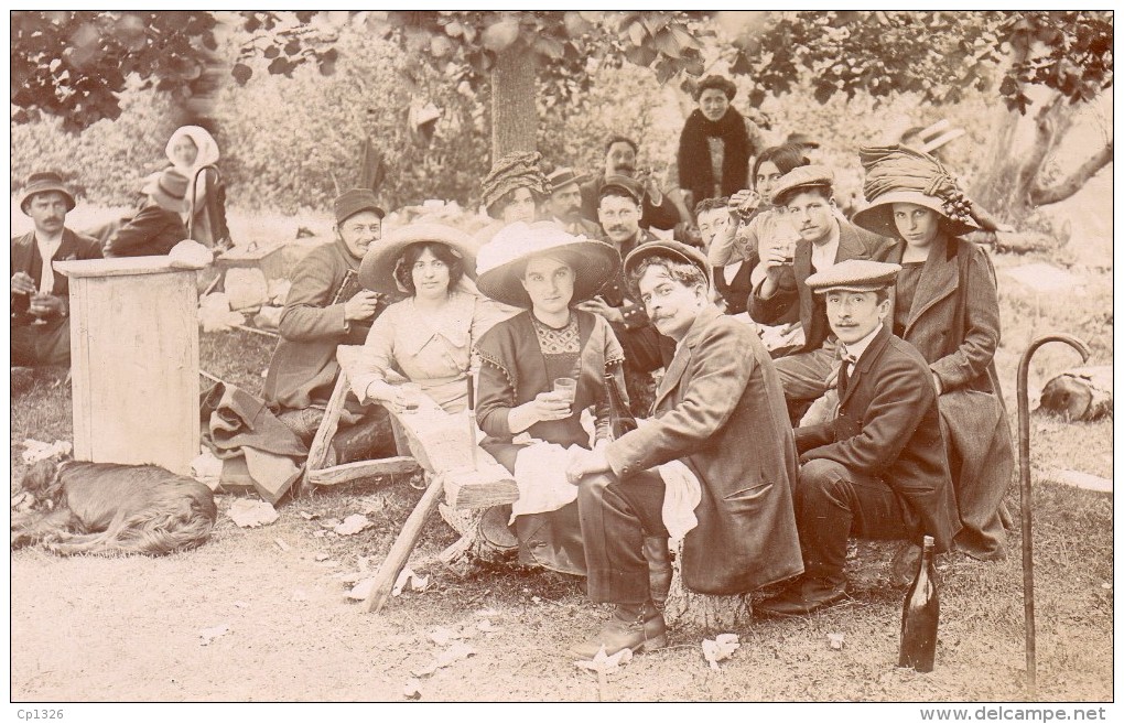 68Cci    Carte Photo D´un Pique Nique Degustation De Vin Chien Setter - Fotografía