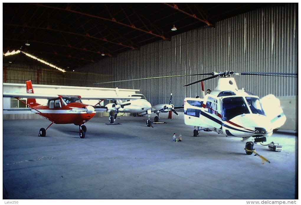 DIAPOSITIVA SLIDE   Elicottero AGUSTA A109 ALIDAUNIA I-MSTR  Hangar  Aeroporto Gino Lisa 1984 - Diapositive