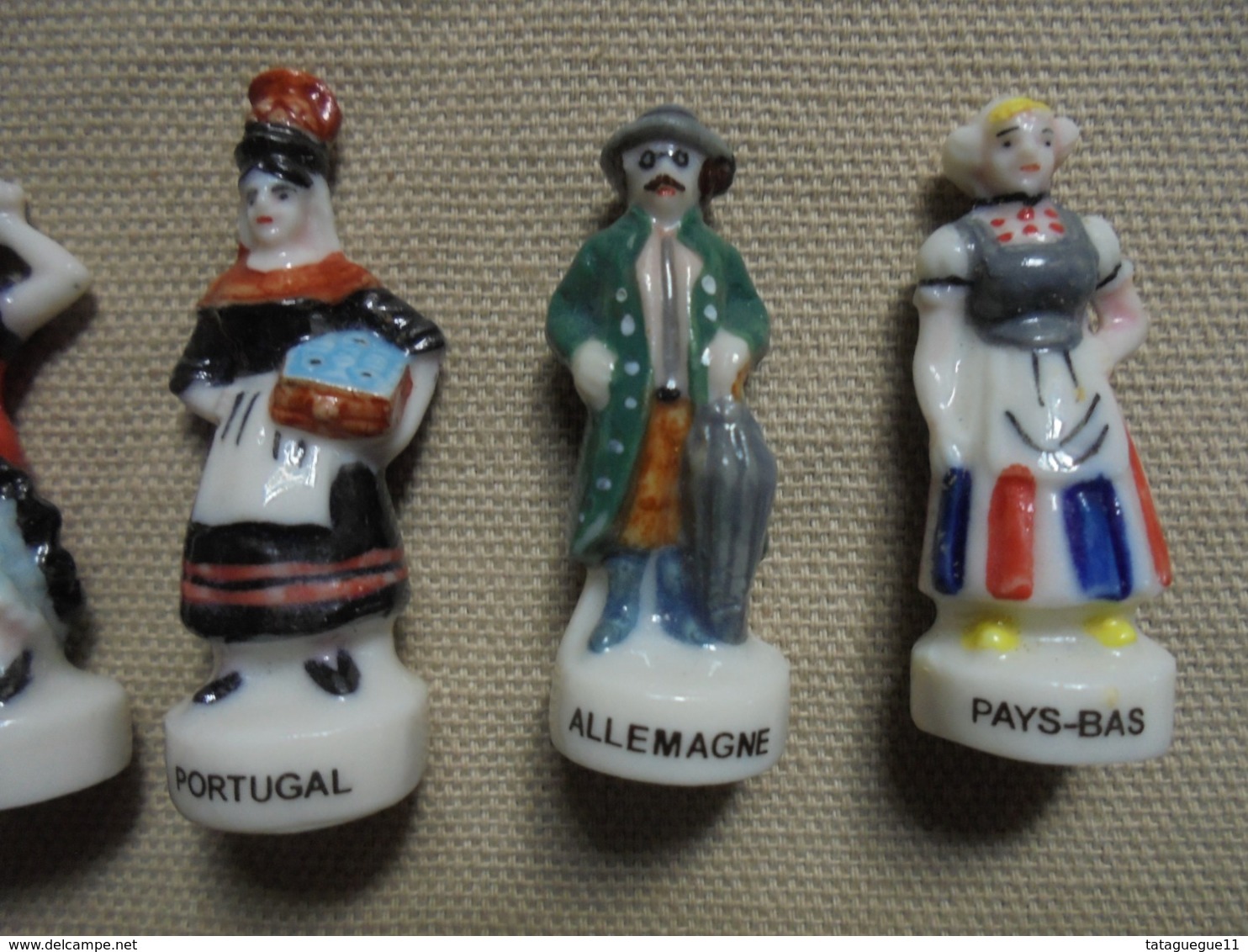 Vintage - Petit lot de 6 fèves - "Pays d'Europe - Allemagne, Portugal, Autriche, etc"