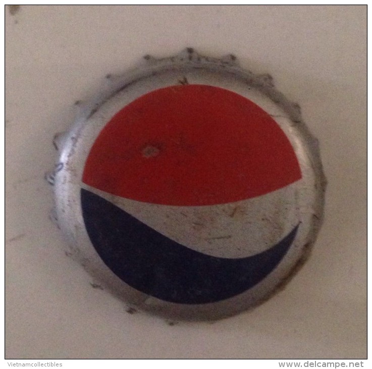 Lot Of 02 Bottle Caps Of Pepsi & Softdrink Of Laos / Kronkorken / Chapa / Tappi / 2 Images - Petten