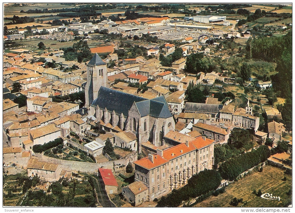 CP Celles Sur Belle 79 Deux Sèvres Vue Aérienne Le Centre De La Ville 79 Deux Sèvres - Celles-sur-Belle