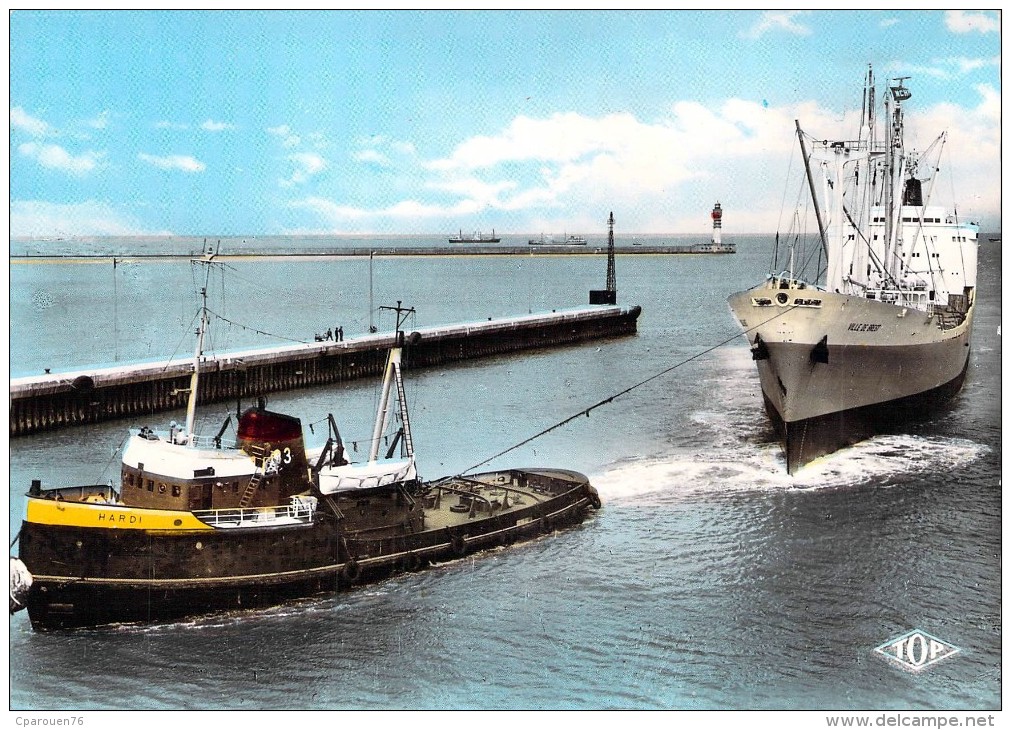 Cpsm Dunkerque Entrée D'un Bateau Et D Un Remorqueur Dans Le Port - Tugboats