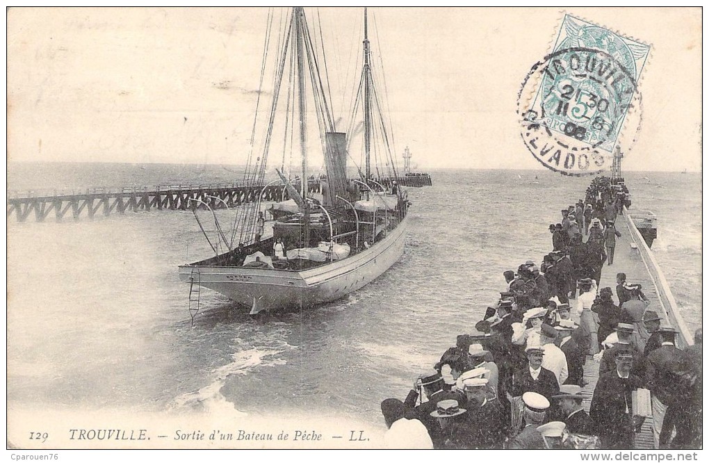 C P A Trouville Sortie D Un Bateau De Pêche Carte Animée Beau Cachet Marcophile - Hovercrafts