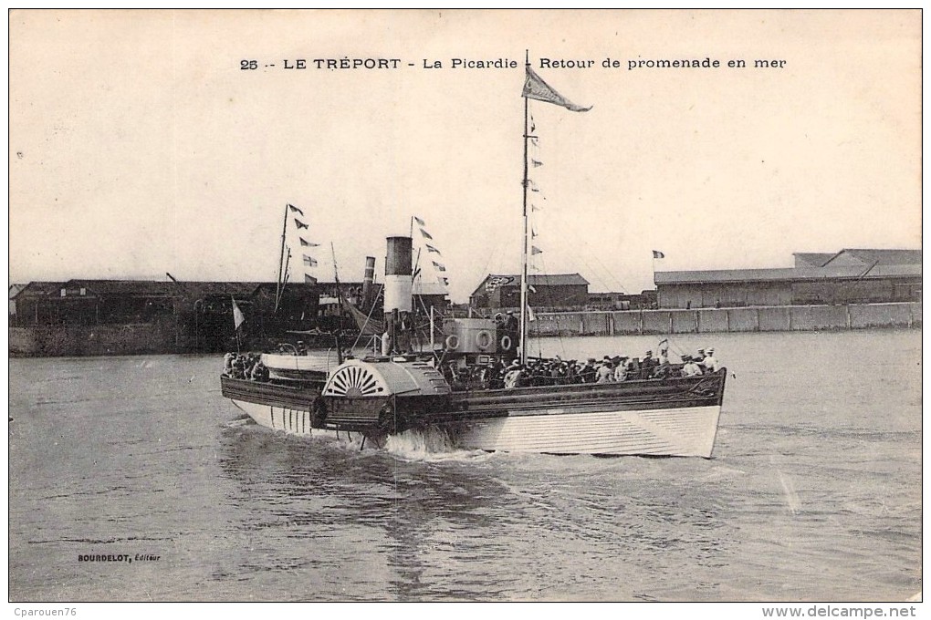 Carte Postale Ancienne  Le Tréport Bateau  " La Picardie " Rentrant De Promenade - Tugboats