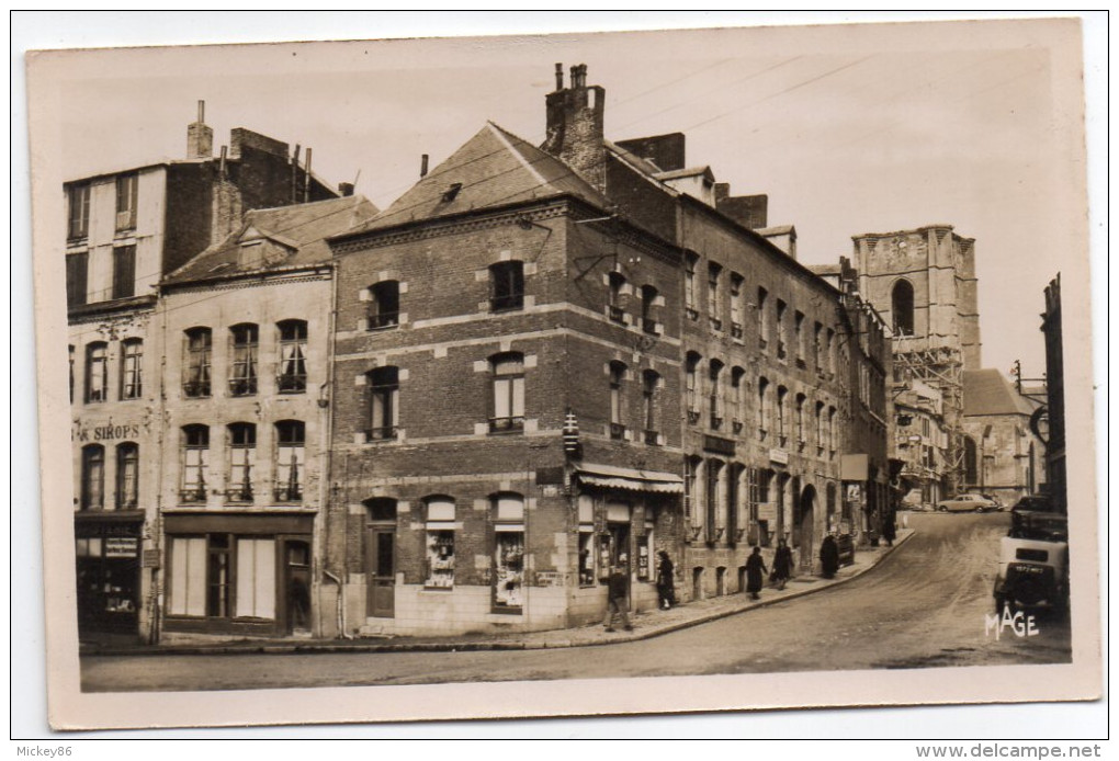 AVESNES---Rue Victor Hugo (petite Animation),cpsm 14 X 9 N°24 éd  Réant--pas Très Courante - Avesnes Sur Helpe