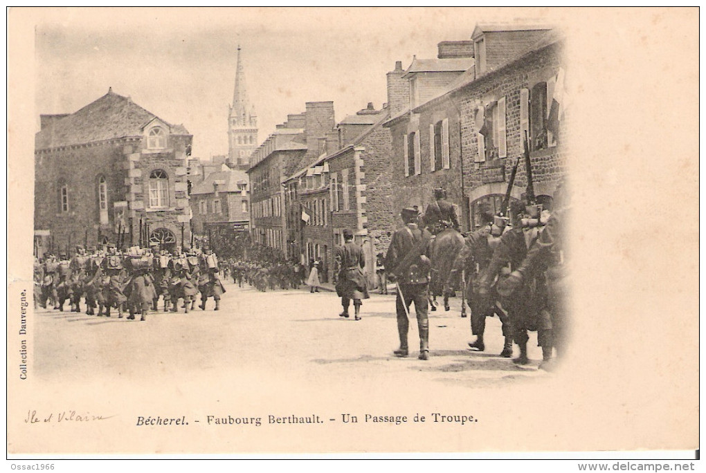 35 BECHEREL Faubourg Berthault Un Passage De Troupe - Bécherel