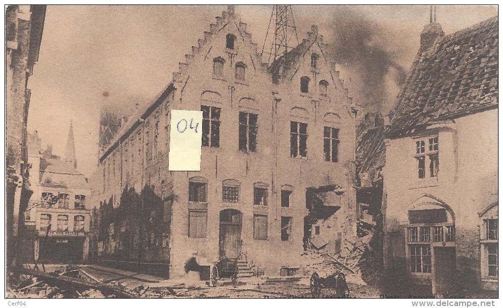 YPRES  "Belgique"  Ruines  Le Musée Le 22 Novembre 1914 Au Fond Enseigne Café Des Halles - Other & Unclassified