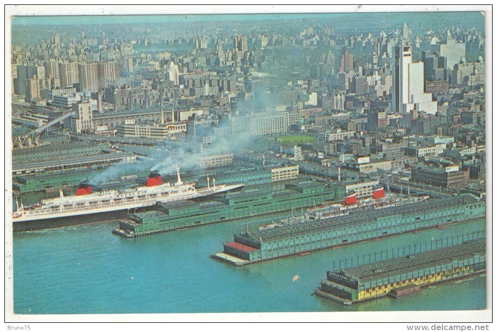 Ships From Around The World At New York City Piers - Trasporti