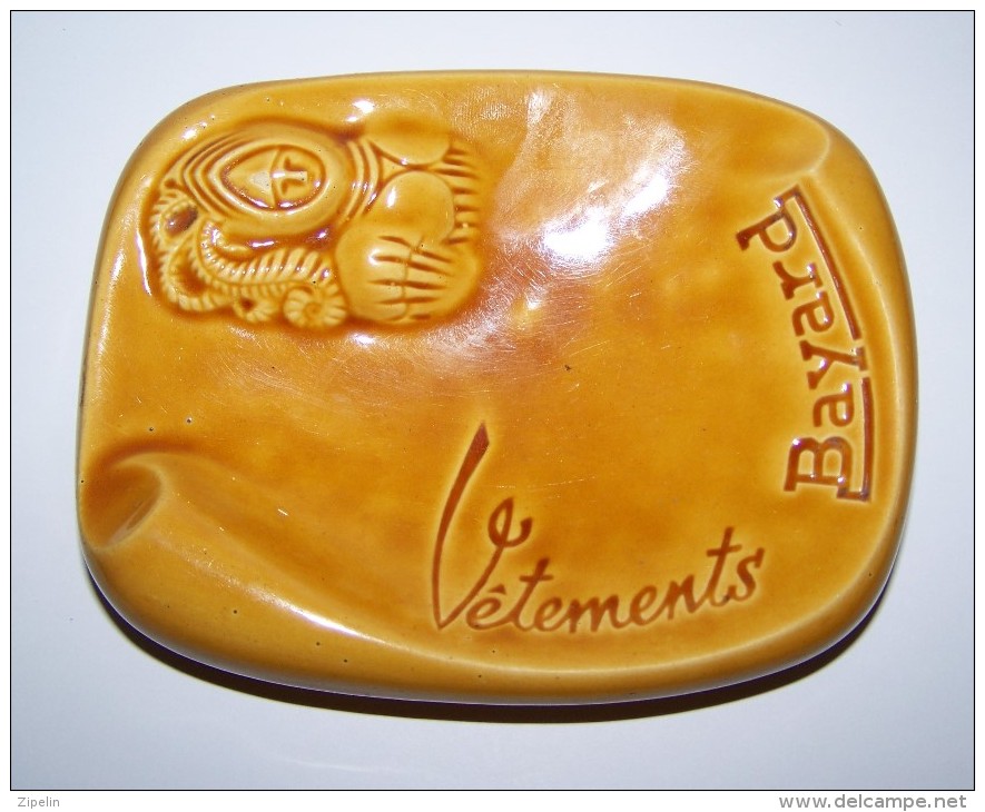 Ancien Grand Cendrier VETEMENTS BAYARD Création DECAT Années 1960 - Porcelana