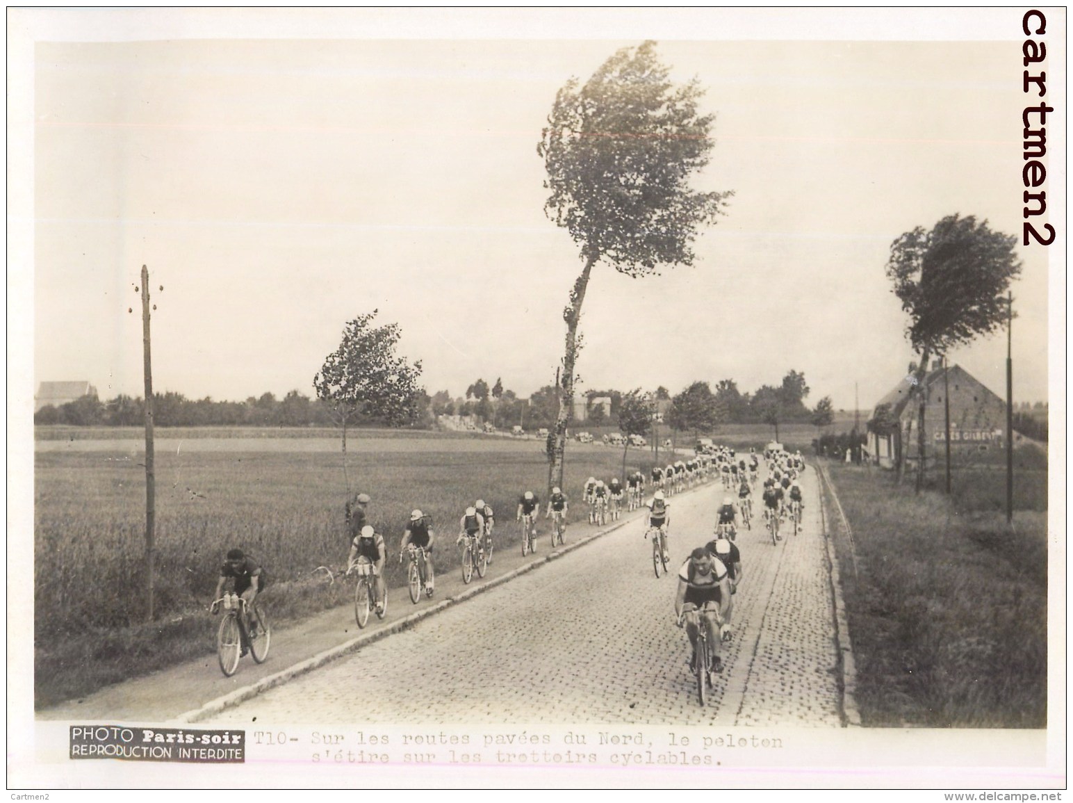 TOUR DE FRANCE SUR LES ROUTES PAVEES DU NORD LE PELOTON CYCLISME CHAMPION CYCLISTE PHOTOGRAPHIE PARIS-SOIR PRESSE - Cyclisme