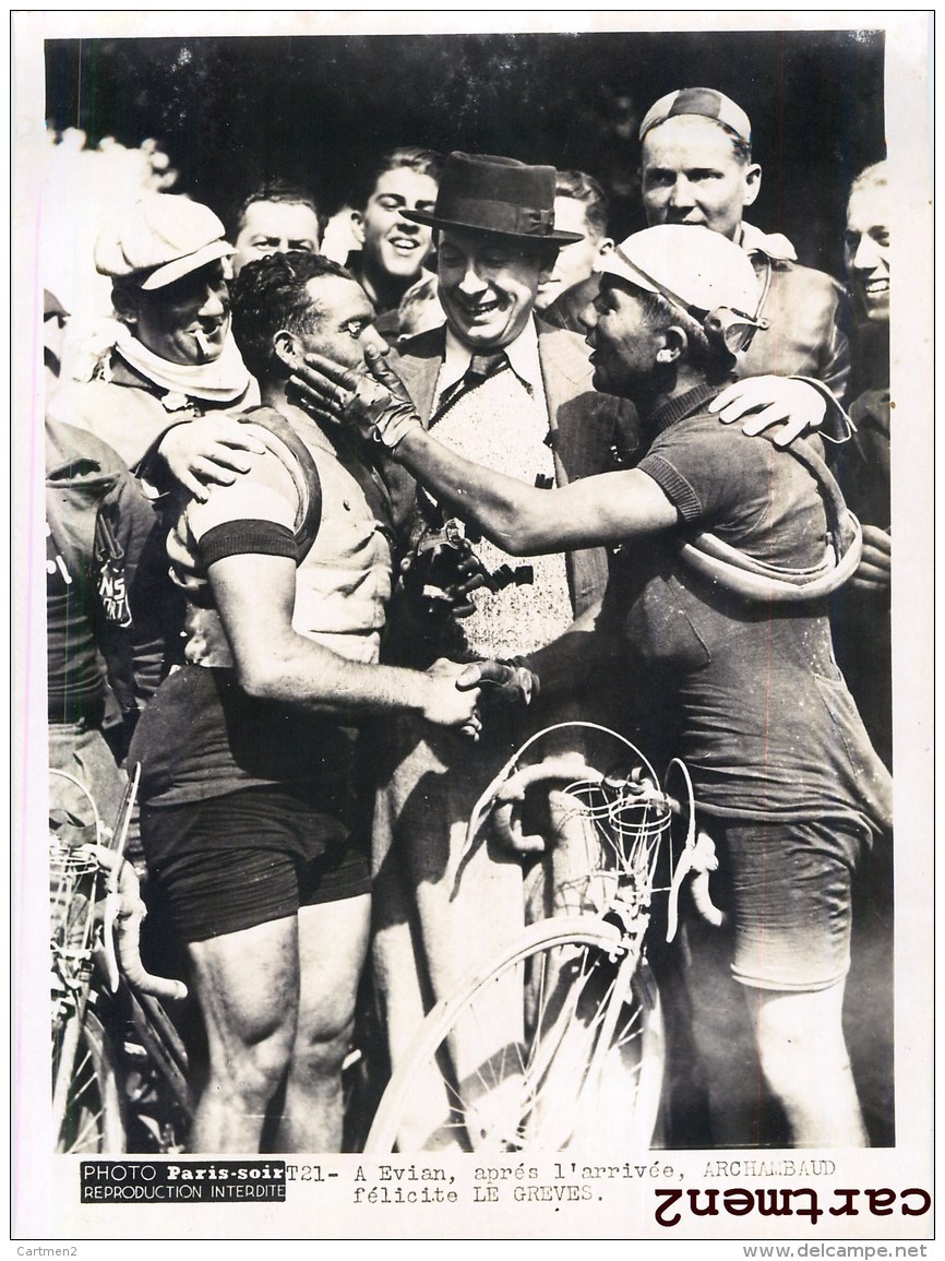 TOUR DE FRANCE A EVIAN APRES L'ARRIVEE ARCHAMBAUD FELICITE LE GREVES CYCLISME CHAMPION CYCLISTE PHOTO PARIS-SOIR PRESSE - Cyclisme