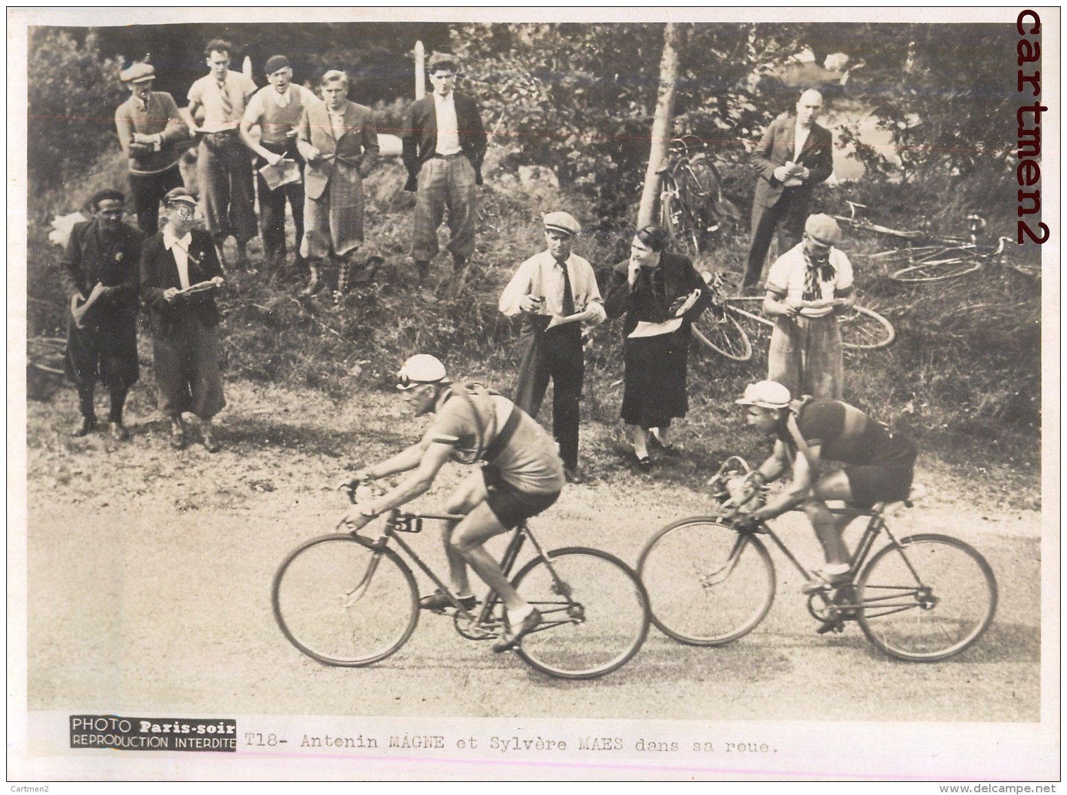 TOUR DE FRANCE ANTOINE MAGNE ET SYLVERE MAES DANS SA ROUE CYCLISME CHAMPION CYCLISTE PHOTO PARIS-SOIR PRESSE - Cyclisme