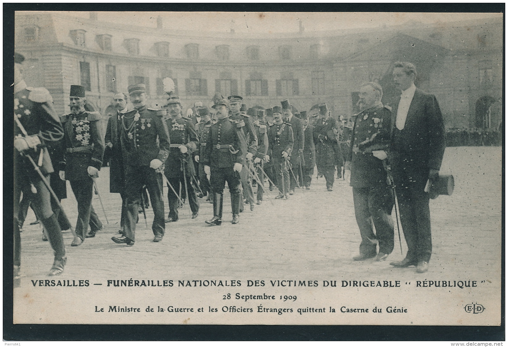 AVIATION - VERSAILLES - FUNERAILLES NATIONALES DES VICTIMES DU DIRIGEABLE "REPUBLIQUE " 28 SEPT. 1909 - Ministre De La G - Dirigeables