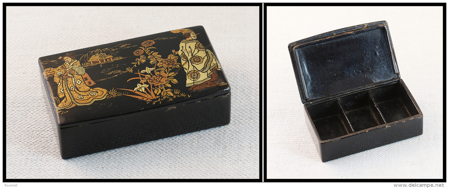 Boîte Papier Mâché Avec Scène Japonaise Sur Couvercle, 3 Comp., 88x50x25mm. - TB - Stamp Boxes