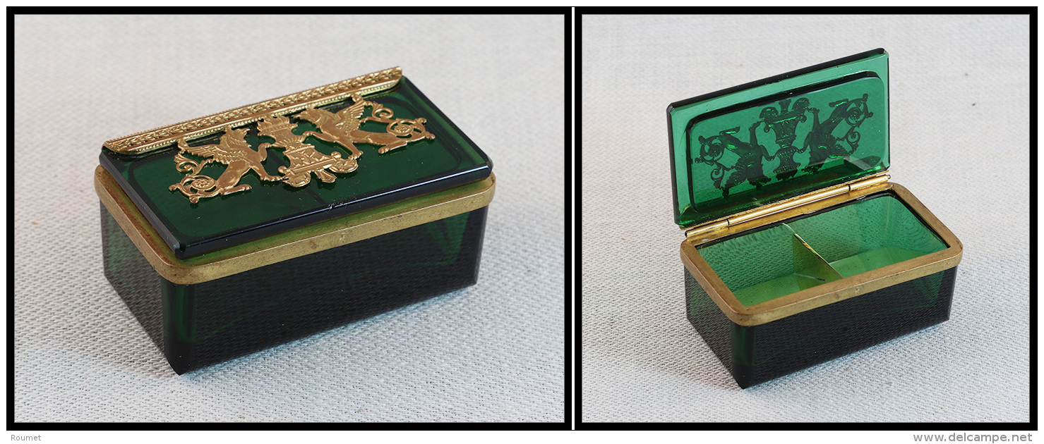 Boîte Cristal Vert, Décor Et Cerclage En Bronze Doré, 2 Comp., 75x45x32mm. - TB (Spink 2009 P.86) - Stamp Boxes