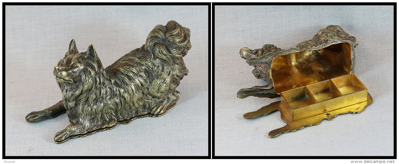 Boîte En Bronze, "chien Couché", Intérieur Doré, 3 Comp., 130x45x70mm. - TB. - R (1ère - Stamp Boxes
