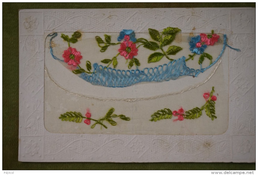 Carte Brodée - Bordure De Papier Gaufré - Corbeille De Fleurs - Brodées