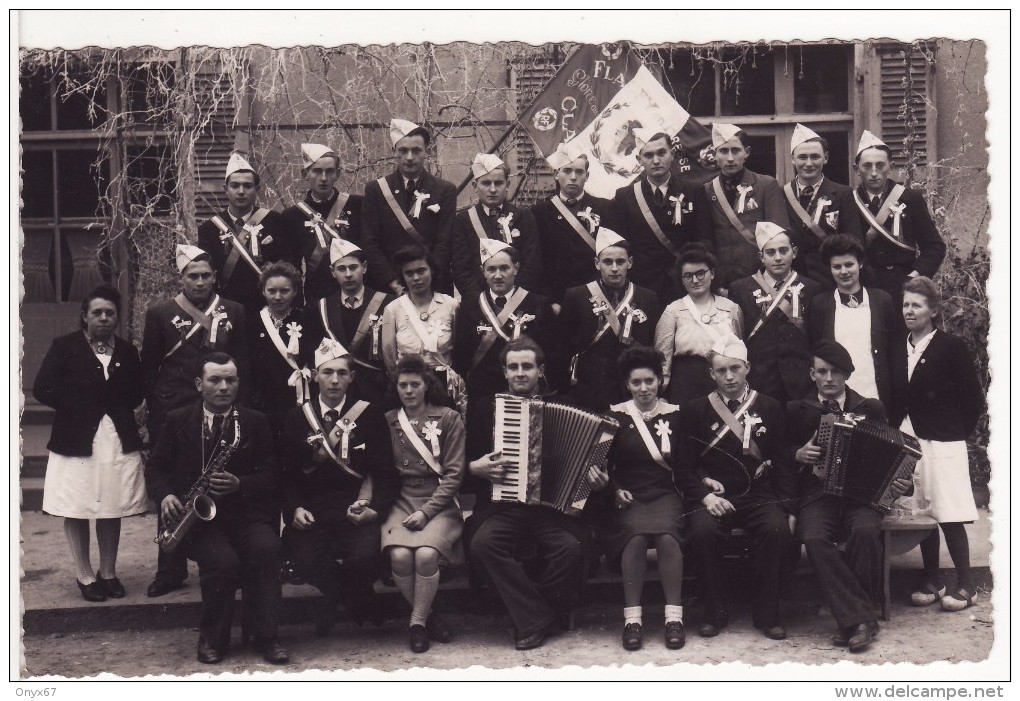 Carte Postale Photo FLACEY EN BRESSE (Saône Et Loire) Classe - Conscrits Avec Drapeau-Instrument Musique-Accordéon-Saxo - Autres & Non Classés