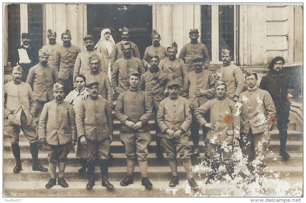 COGNAC : Carte Photo De L'annexe De L'Hôpital Auxiliaire N°5, Située 25 Place Beaulieu - Soldats Dont Chasseur Alpin - Cognac